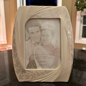 Lenox Ivory Frame with Silver Leaf Design